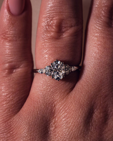 Dahlia - Oval - Zen Moissanite
