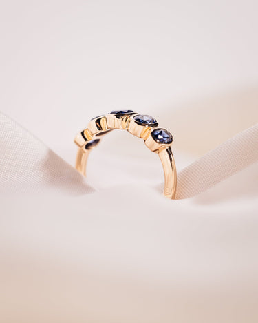 Diana - Oval Lab - Sapphire Band - Zen Moissanite