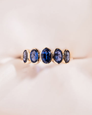 Diana - Oval Lab - Sapphire Band - Zen Moissanite