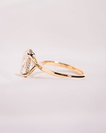 Elisa - Oval - Zen Moissanite