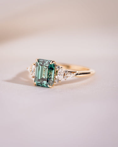 Freya - Emerald - Zen Moissanite