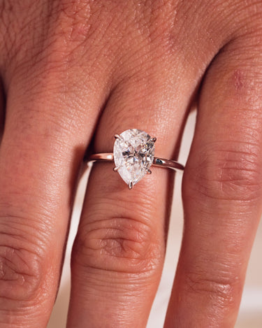 Jasmine - Pear - Zen Moissanite
