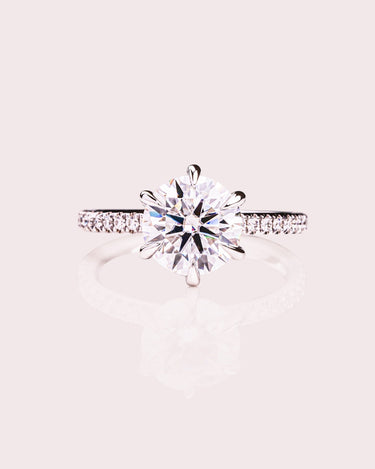 Laura - Round - Zen Moissanite