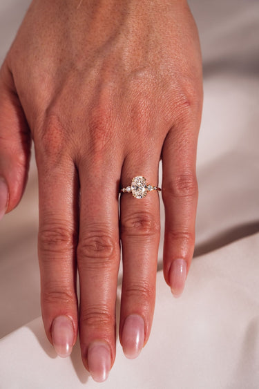 Magnolia - Oval Lab - Diamond - Zen Moissanite