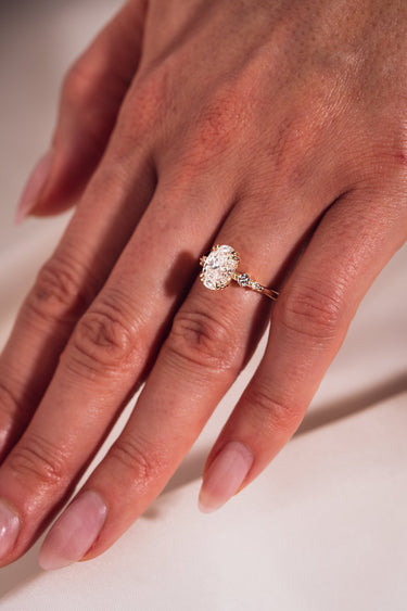 Magnolia - Oval Lab - Diamond - Zen Moissanite