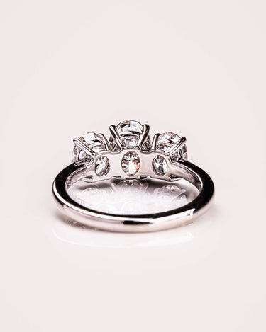 Olivia - Oval - Zen Moissanite