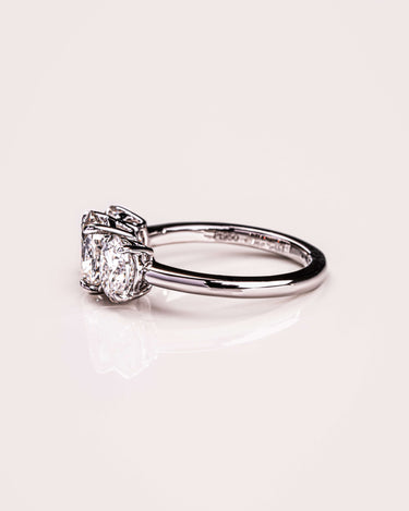 Olivia - Oval - Zen Moissanite