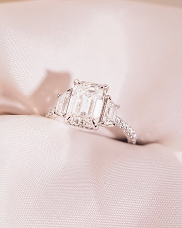 Toscana - Emerald & Trapezoid - Zen Moissanite