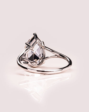 Lindsey - Rose Pear - Zen Moissanite