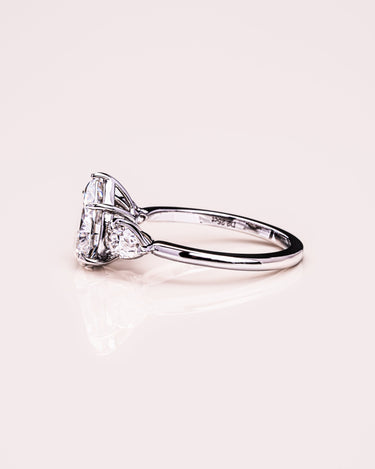 Nicola - Pear - Zen Moissanite