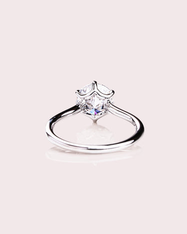 Camilla - Round - Zen Moissanite