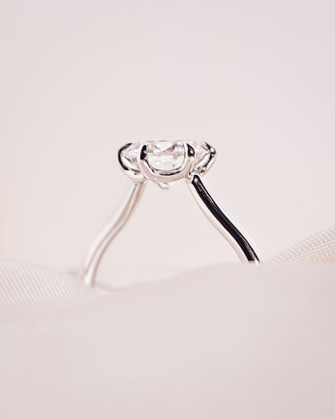 Camilla - Round - Zen Moissanite