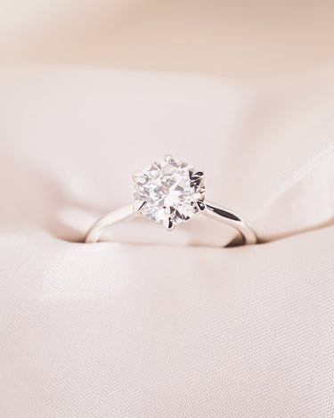 Camilla - Round - Zen Moissanite