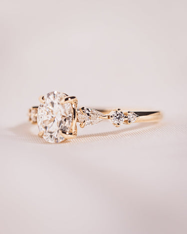 Camille - Oval - Zen Moissanite