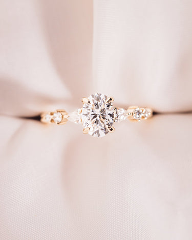 Camille - Oval - Zen Moissanite