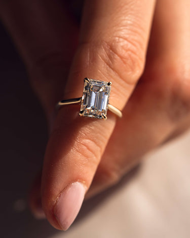 Caroline - Emerald - Zen Moissanite