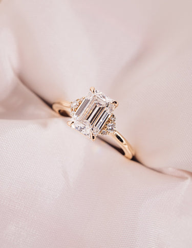 Cecilia - Emerald - Zen Moissanite