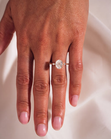 Daphne - Oval - Zen Moissanite