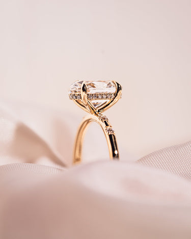 Deven - Oval - Zen Moissanite