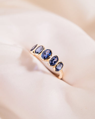 Diana - Oval Lab - Sapphire Band - Zen Moissanite