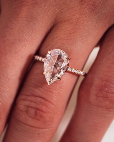 Emilia - Rose Pear - Zen Moissanite
