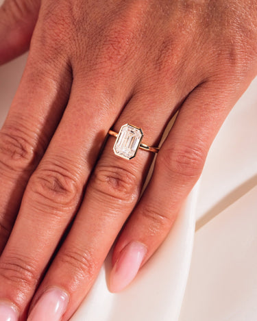 Hali - Emerald - Zen Moissanite