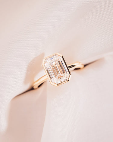 Hali - Emerald - Zen Moissanite