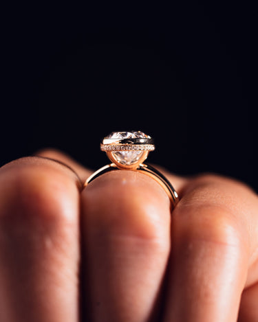Hali - Oval - Zen Moissanite