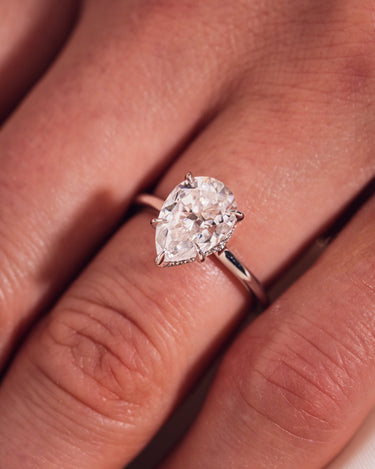 Jasmine - Pear - Zen Moissanite