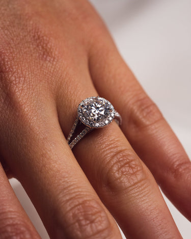 Larissa - Round - Zen Moissanite