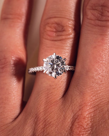 Laura - Round - Zen Moissanite