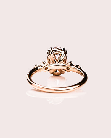 Magnolia - Oval Lab - Diamond - Zen Moissanite