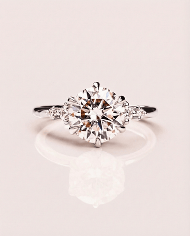Magnolia - Round - Zen Moissanite