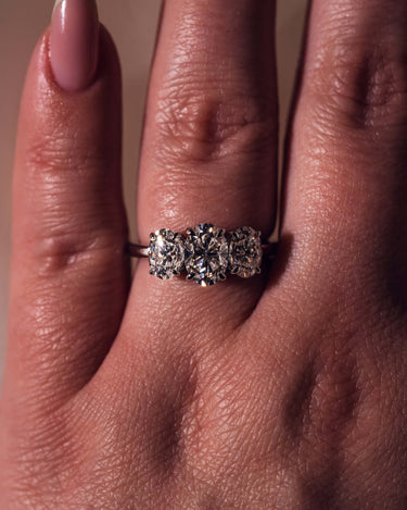 Olivia - Oval - Zen Moissanite