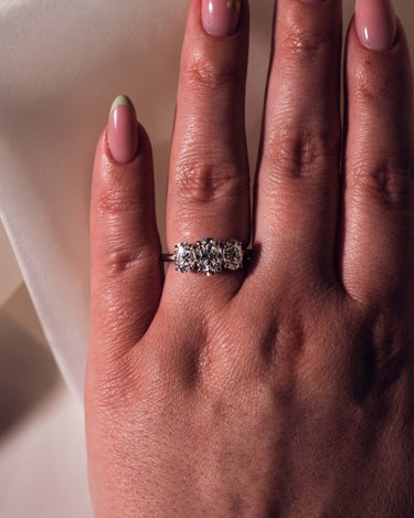 Olivia - Oval - Zen Moissanite