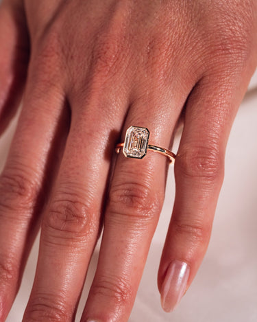 Ready to Ship - Beth - 2.5cte Emerald Lab - Diamond - Zen Moissanite