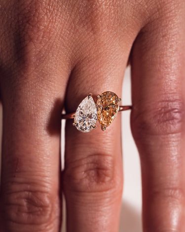 Sienna - Pear (Champagne & Colourless) - Zen Moissanite