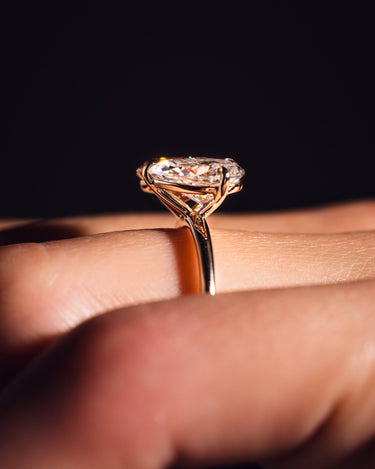 Sienna - Pear (Champagne & Colourless) - Zen Moissanite