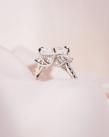 Toscana - Emerald & Trapezoid - Zen Moissanite