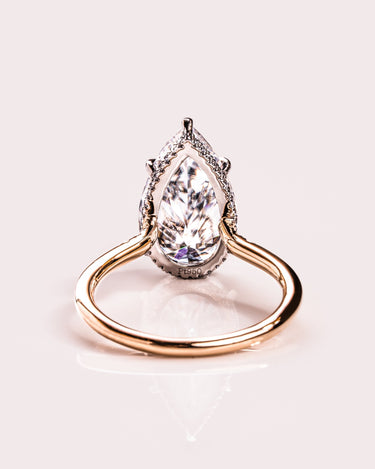 Gisèle - Pear - Zen Moissanite