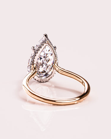 Gisèle - Pear - Zen Moissanite