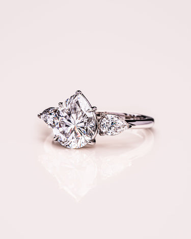 Nicola - Pear - Zen Moissanite