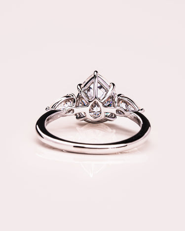 Nicola - Pear - Zen Moissanite
