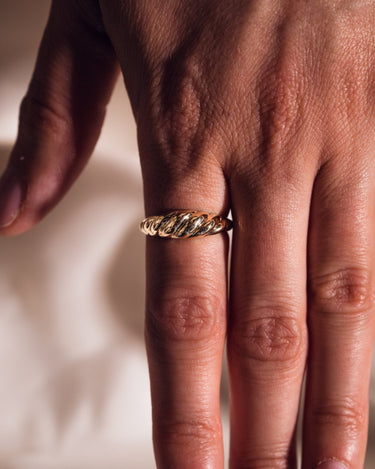 Twist Dome Ring - Zen Moissanite