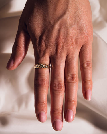 Twist Dome Ring - Zen Moissanite