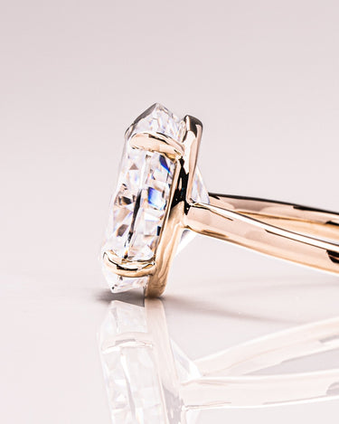 Veronica - Oval - Zen Moissanite